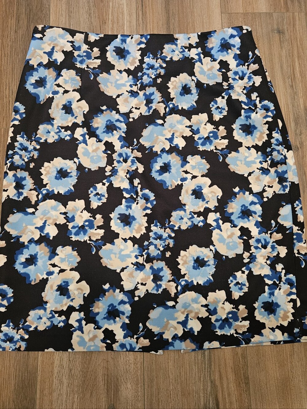 White House Black Market Black Floral Pencil Skirt with Blue and Cream Blooms
